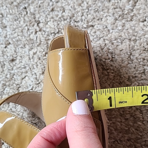 L.K.Bennett 'Sliver' Taupe Patent Sandals ASO Kate Middleton - Picture 12 of 15